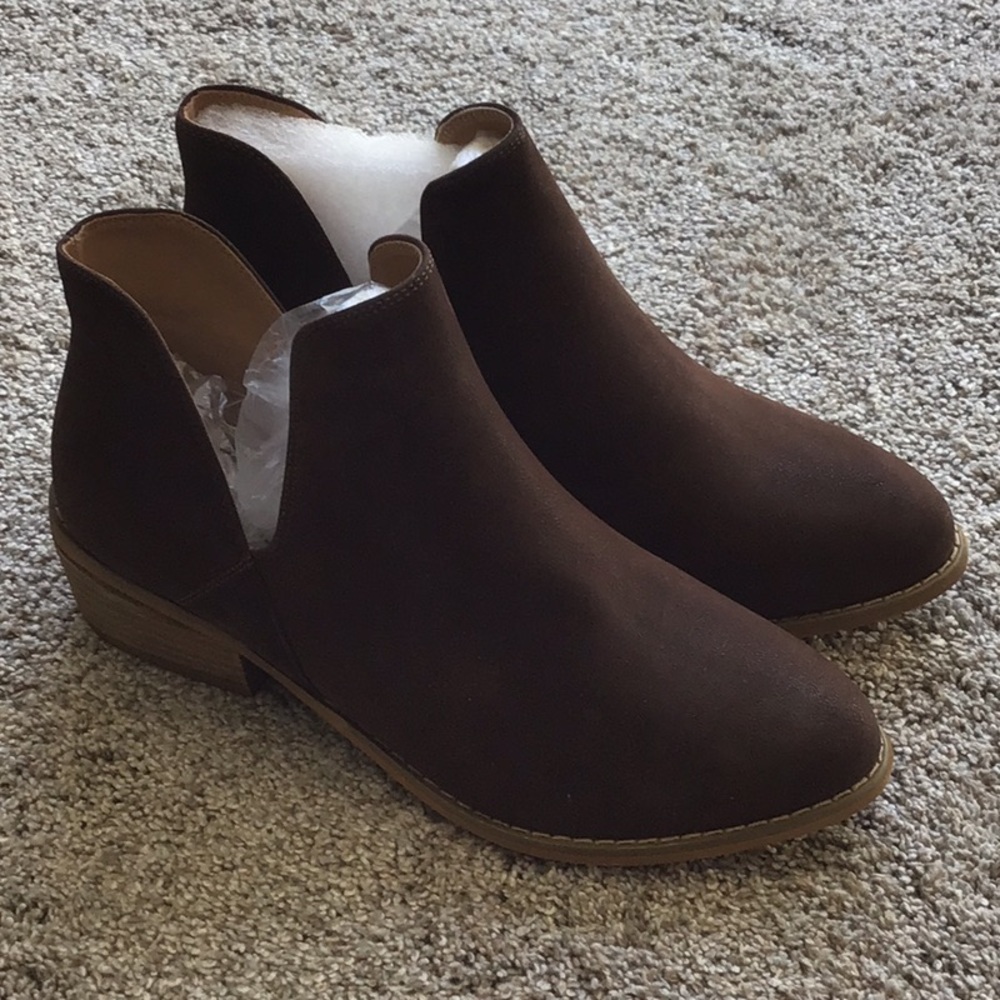 ANKLE BOOTS - NWT SIZE 8